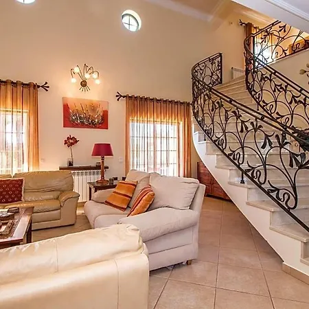 Marcos Mendes Sleeps 12 With Pool And Air Con *