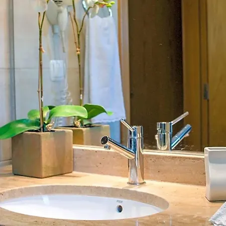 Marcos Mendes Sleeps 12 With Pool And Air Con 博利凯梅